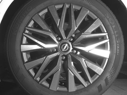 Used 2025 Nissan Altima 2.5 SV image 14