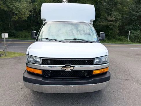 Used 2016 Chevrolet Express 3500 RWD image 2