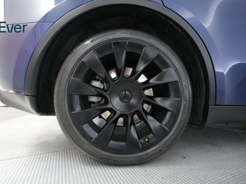 Used 2022 Tesla Model Y Long Range image 19