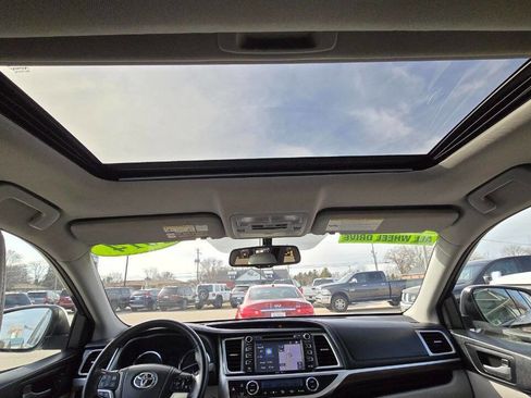 Used 2014 Toyota Highlander Limited image 21