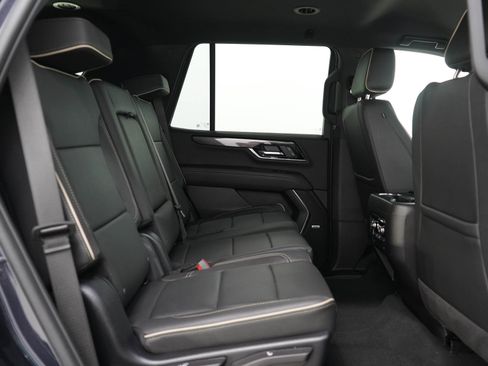 Used 2025 GMC Yukon Elevation AWD/4WD image 12