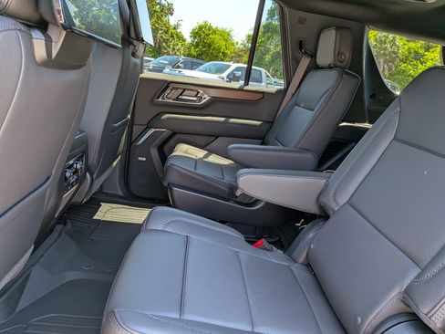 New 2026 GMC Yukon Denali w/ Denali Reserve Package AWD/4WD image 17