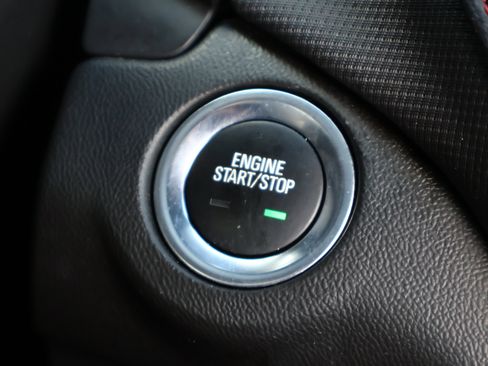 Used 2022 Chevrolet Equinox RS w/ Infotainment Package image 17