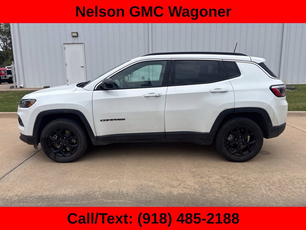 Used 2025 Jeep Compass Latitude AWD/4WD image 8