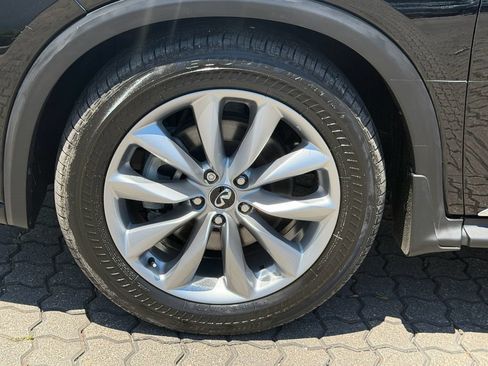 Used 2019 INFINITI QX50 Luxe w/ Navigation Package FWD image 11