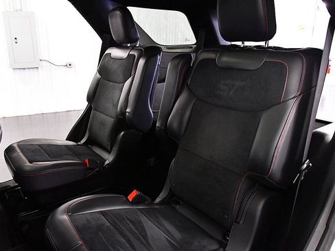 Used 2025 Ford Explorer ST image 29