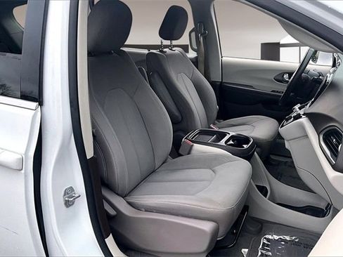 Used 2019 Chrysler Pacifica Touring Plus w/ Tire & Wheel Group image 27