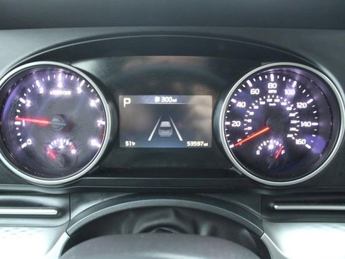 Used 2024 Kia Carnival LX image 18