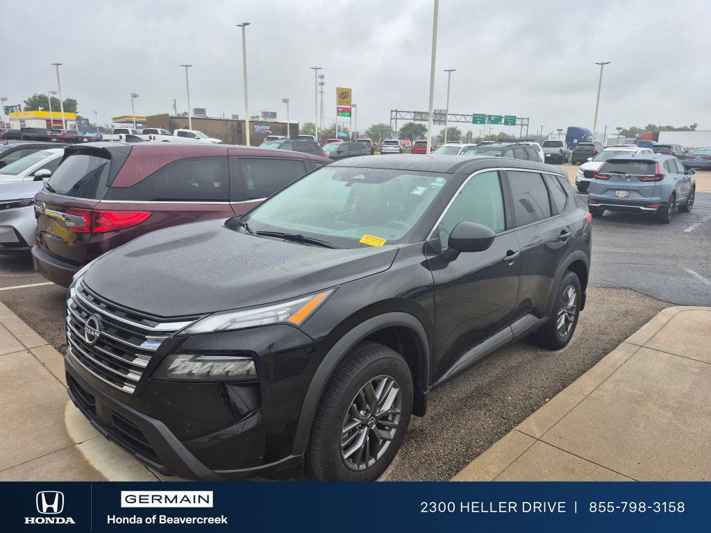 Used 2026 Nissan Rogue S AWD/4WD image 1