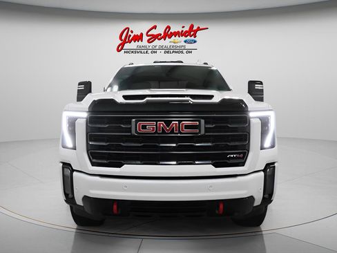 Used 2024 GMC Sierra 2500 AT4 w/ AT4 Premium Plus Package image 3
