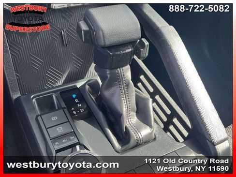 Used 2025 Toyota 4Runner SR5 AWD/4WD image 28