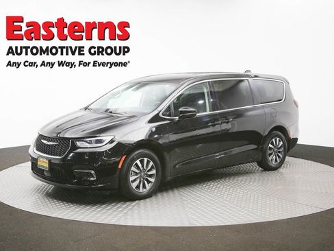 Used 2024 Chrysler Pacifica Select FWD image 57