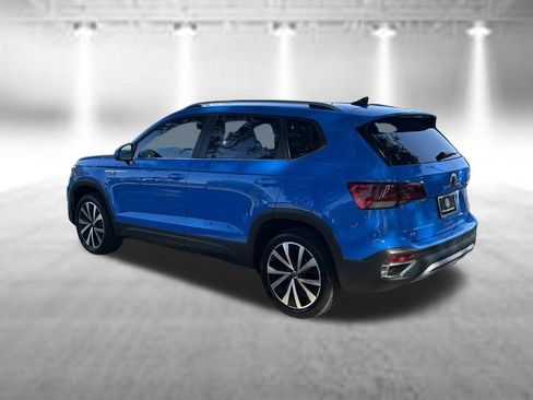 Certified 2023 Volkswagen Taos SE FWD image 3