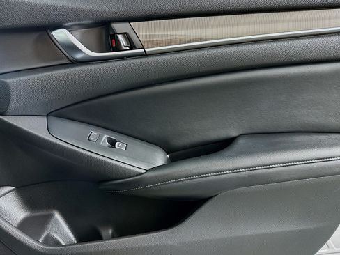 Used 2018 Honda Accord Sport image 23