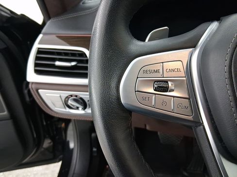 Certified 2022 BMW 750i xDrive w/ Luxury Rear Seating Package image 12