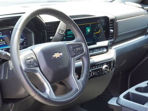 Used 2024 Chevrolet Silverado 1500 LT AWD/4WD image 18