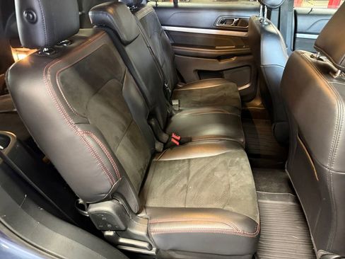 Used 2019 Ford Explorer XLT w/ Equipment Group 202A AWD/4WD image 21