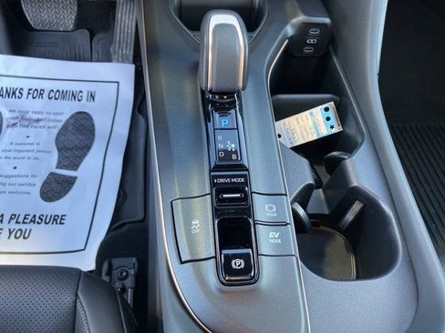 Used 2023 Toyota Crown Limited image 17