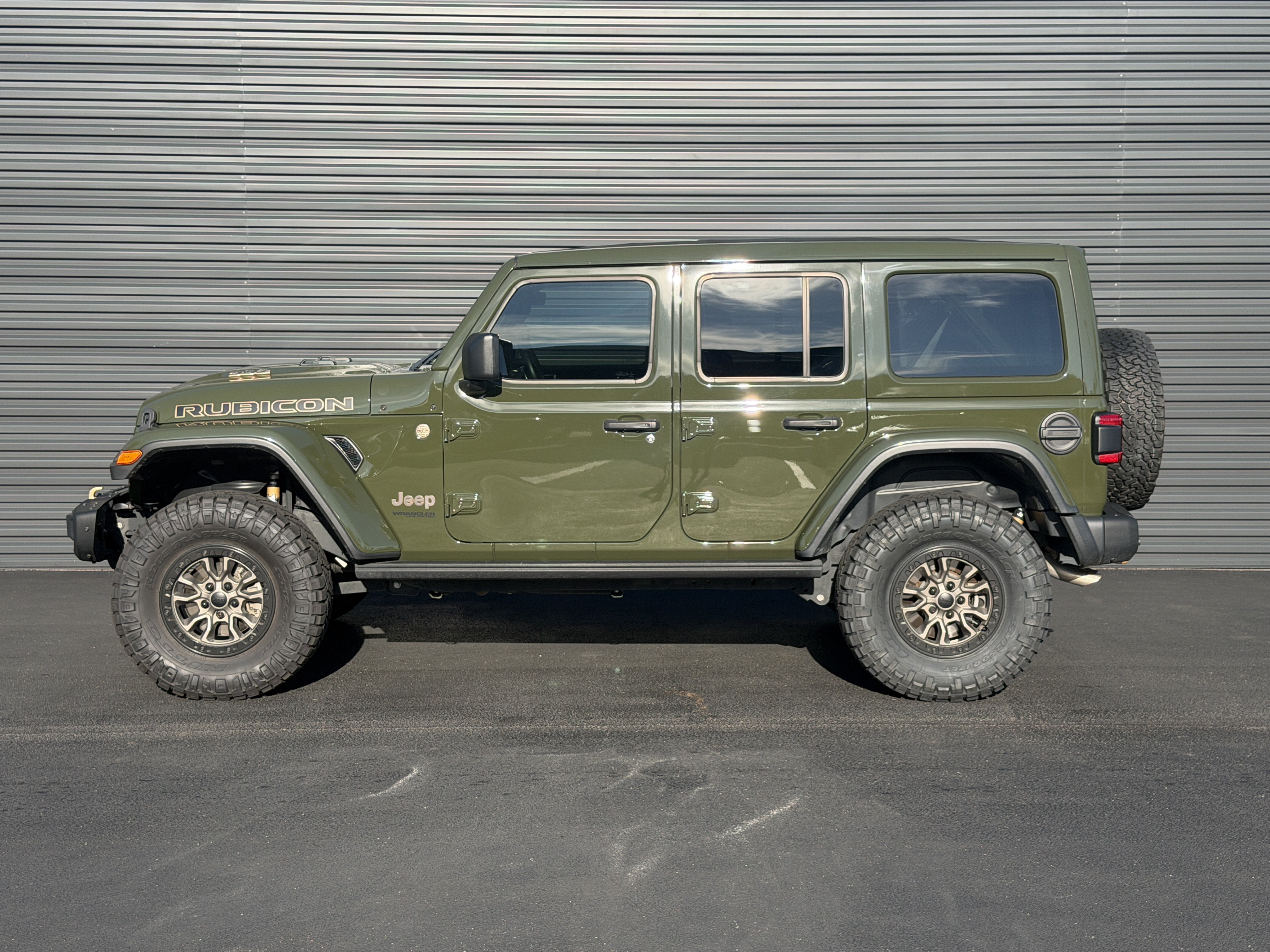 Used 2022 Jeep Wrangler Unlimited Rubicon AWD/4WD image 2