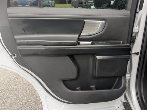 Used 2025 Ford Expedition Platinum AWD/4WD image 29