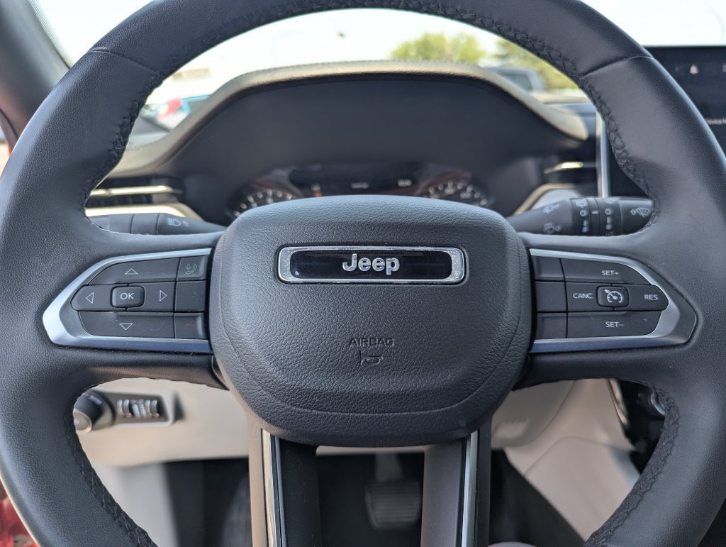Used 2024 Jeep Compass Latitude AWD/4WD image 19