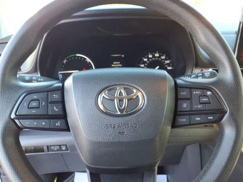 Used 2023 Toyota Sienna LE image 20