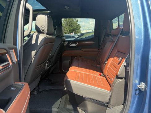 Used 2025 GMC Sierra 1500 Denali Ultimate AWD/4WD image 9