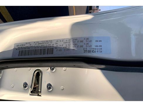 Used 2019 Jeep Cherokee Latitude Plus AWD/4WD image 34