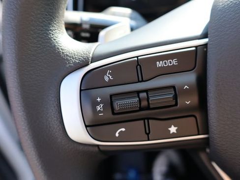 Used 2025 Kia Sportage LX FWD image 10