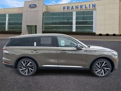 New 2025 Lincoln Aviator Reserve w/ Equipment Group 201A image 8
