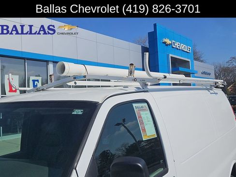 Used 2018 Chevrolet Express 2500 w/ Driver Convenience Package RWD image 33