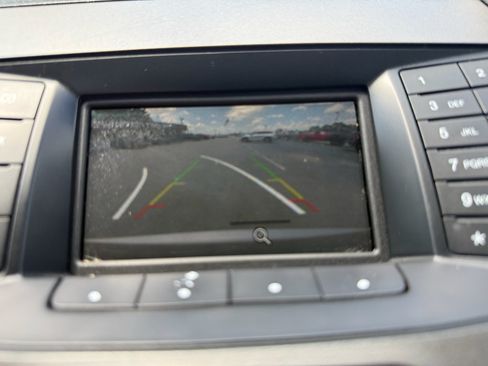 Used 2018 Ford Taurus SE FWD image 36