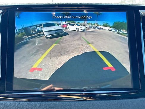 Used 2025 Chrysler Pacifica Select image 13