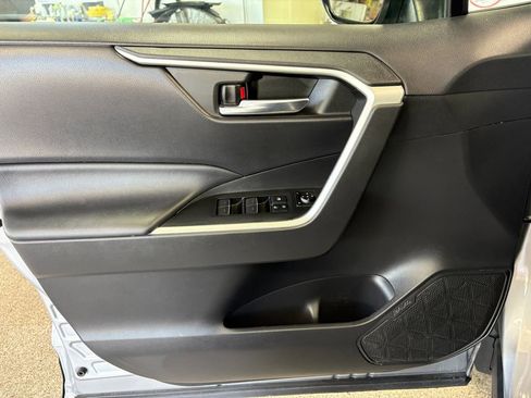 Used 2022 Toyota RAV4 XLE w/ Convenience Package AWD/4WD image 10