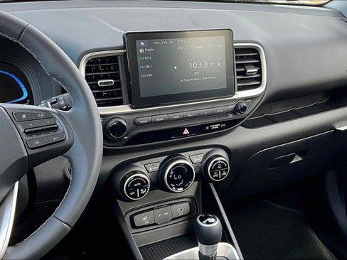 New 2025 Hyundai Venue SEL image 7