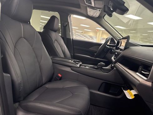 New 2026 Toyota Grand Highlander Platinum image 12
