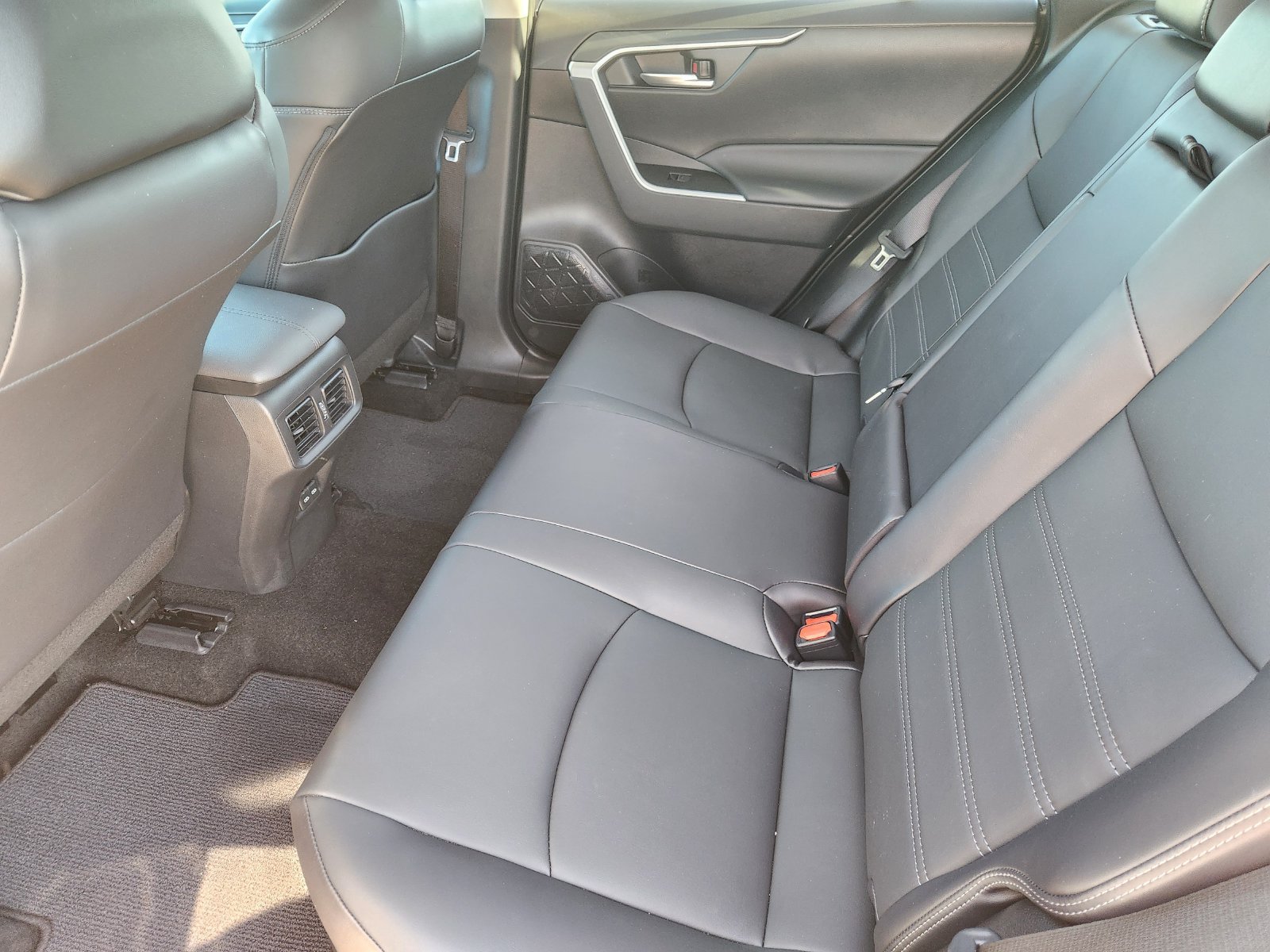 Used 2024 Toyota RAV4 XLE Premium AWD/4WD image 33