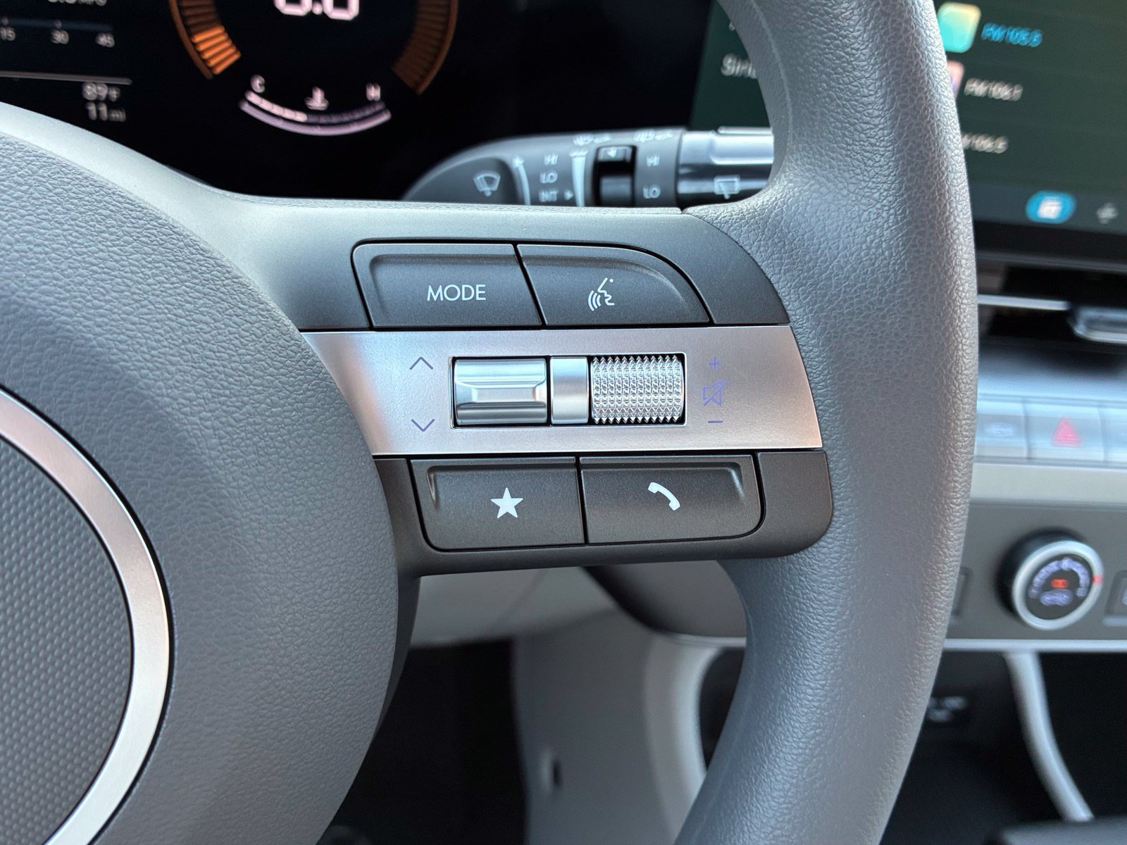 New 2027 Hyundai Kona SE FWD image 24