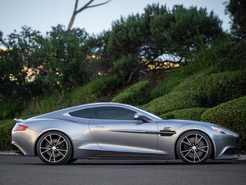 Used 2014 Aston Martin Vanquish Coupe image 31