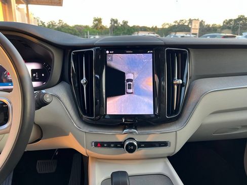 Certified 2024 Volvo XC60 B5 Plus AWD/4WD image 16