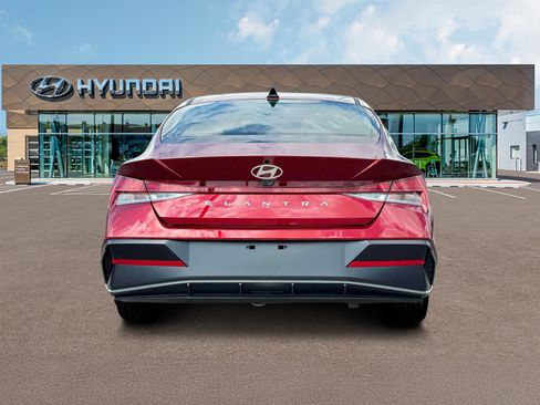 Used 2025 Hyundai Elantra SEL image 6