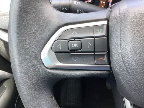 Used 2023 Jeep Compass Latitude AWD/4WD image 18