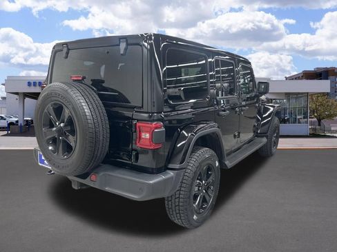 Used 2020 Jeep Wrangler Unlimited Sahara AWD/4WD image 3