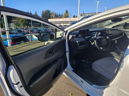 New 2026 Toyota Prius LE image 18