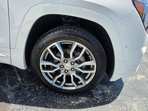 Used 2022 GMC Terrain Denali w/ Denali Premium Package AWD/4WD image 14