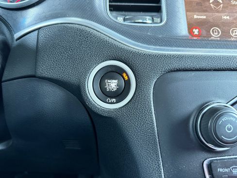 Used 2017 Dodge Charger SXT RWD image 22