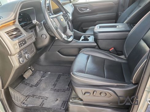 Used 2023 Chevrolet Suburban Premier image 14