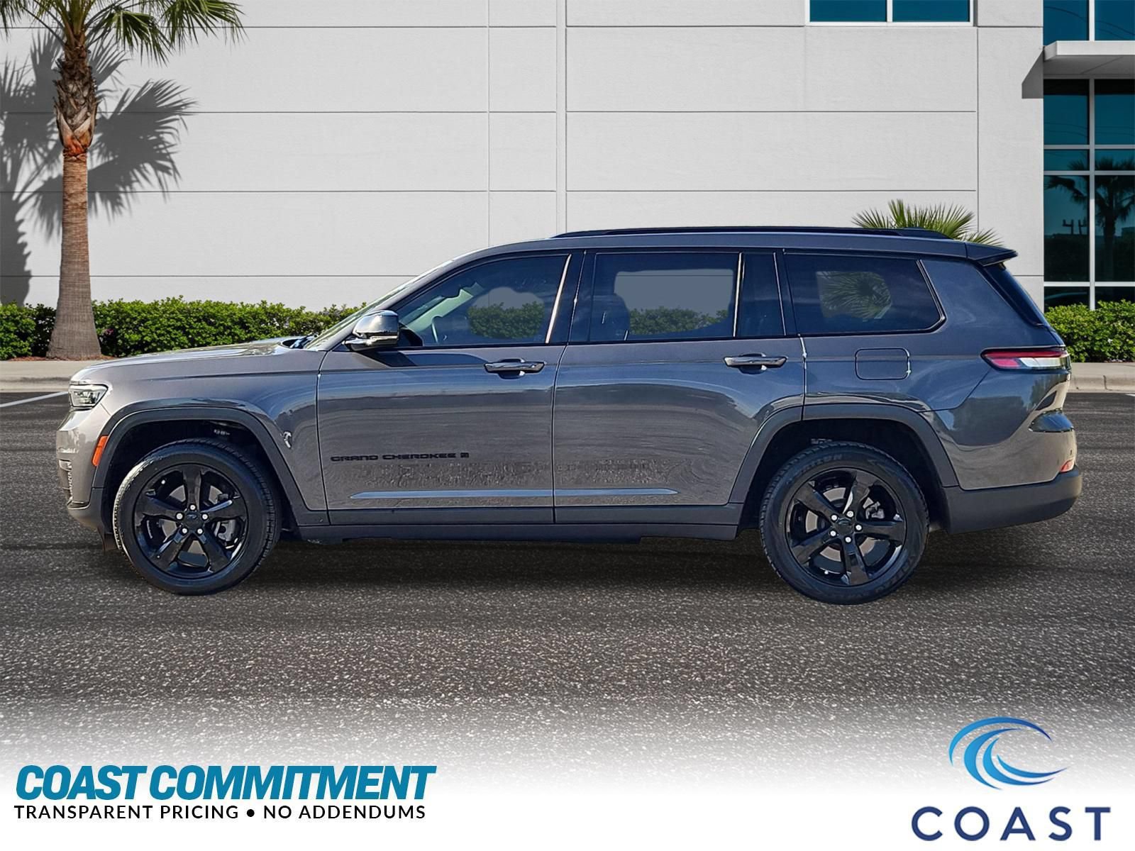 Used 2022 Jeep Grand Cherokee L Limited w/ Black Appearance Package RWD image 9