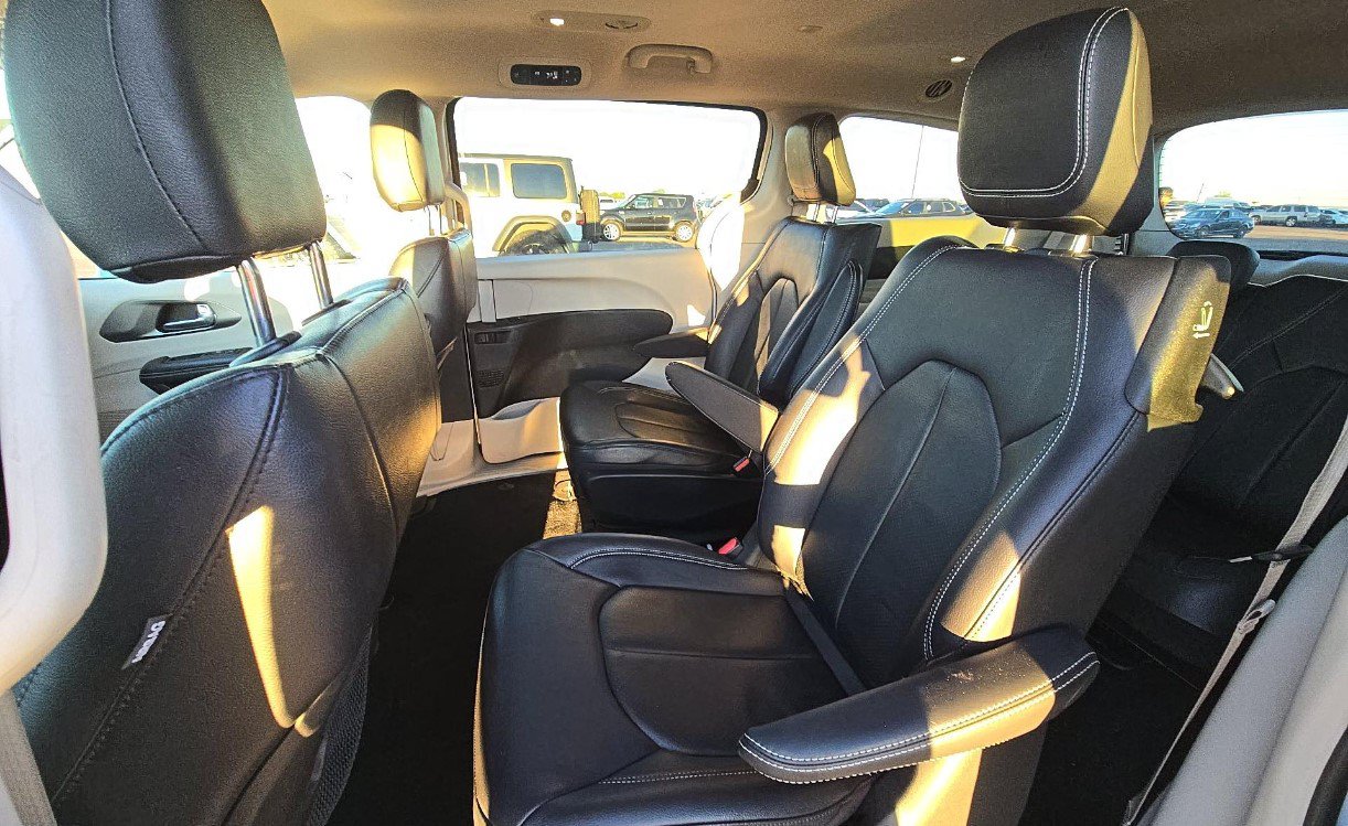 Used 2022 Chrysler Pacifica Touring-L FWD image 10