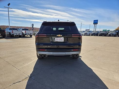 Used 2024 Chevrolet Traverse LT image 5